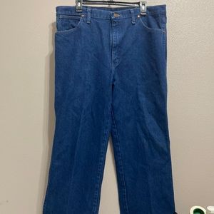 Men’s wrangler big and tall  jeans in a blue color
